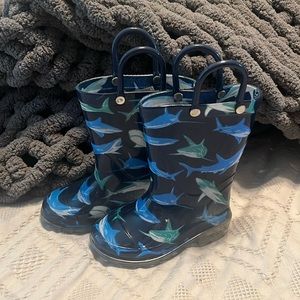 Light up toddler shark rain boots..